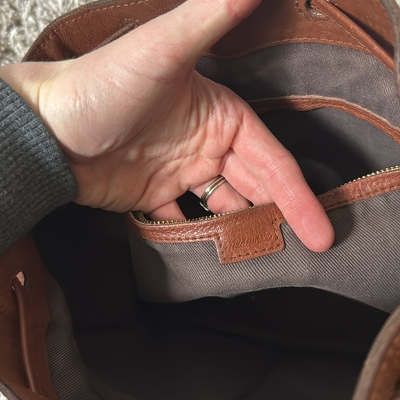 Madewell The Medium Drawstring Transport Tote in Brown Leather - Picture 9 of 11